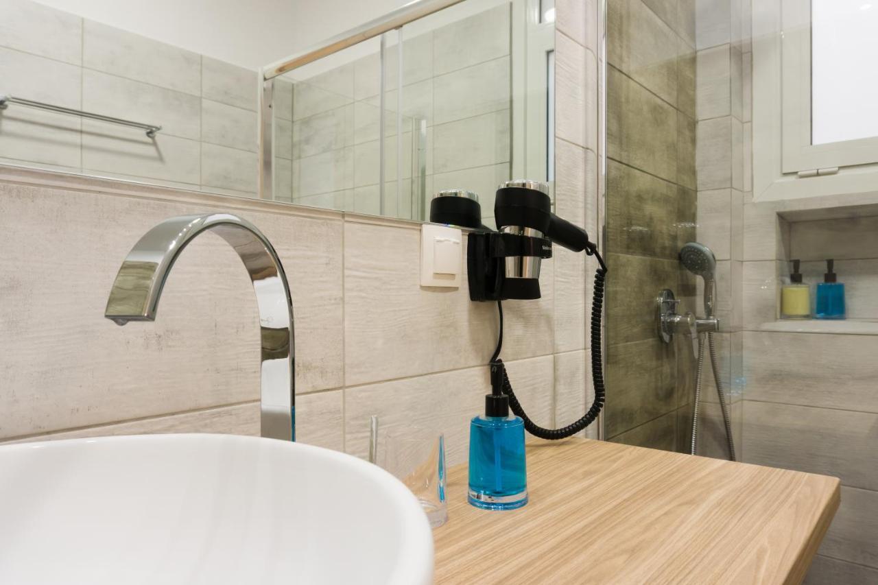 Comfort Zone Apartment In The Heart Of Афины Экстерьер фото